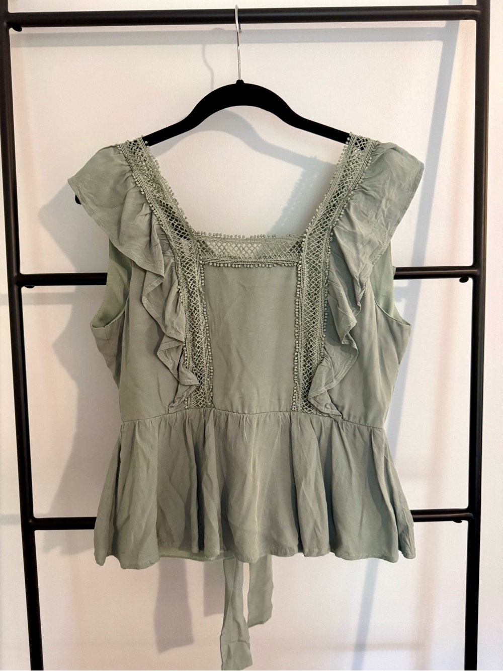 June & Ivy Light Sage Ruffled Peplum Tank Top, Medium